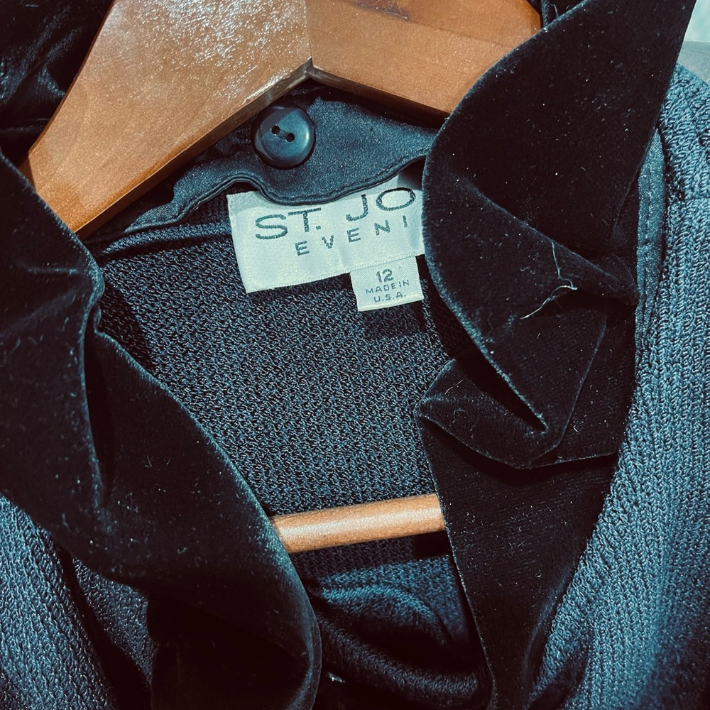 NWOT St. John’s Evening Chic Black Blazer with Ruffle Detail - Picture 6 of 10